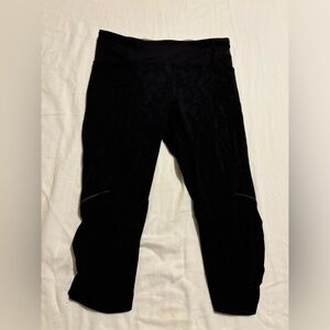 Lululemon capri leopard size 6